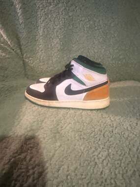 Air Jordan 1 Mid SE Oakland Lucky Green White Black Laser Orange